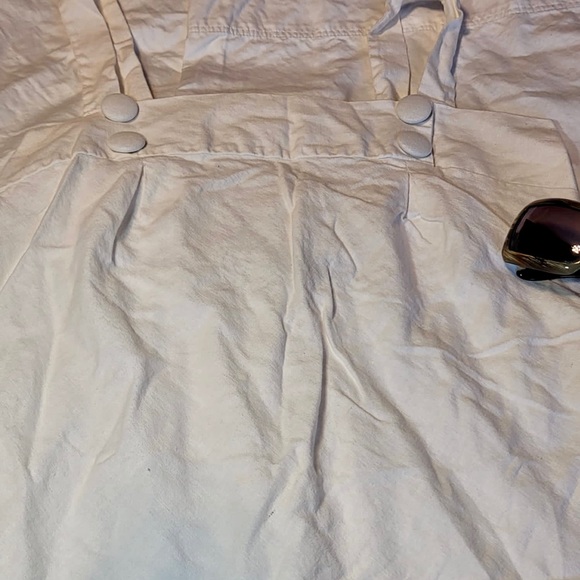 White overall shirt with buttons - Picture 2 of 5
